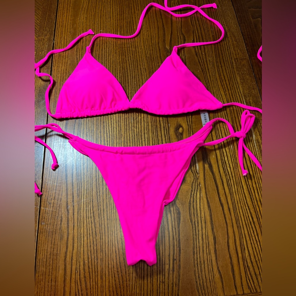 SHEIN NEON PINK STRING BIKINI. SIZE LARGE. NWOT.
